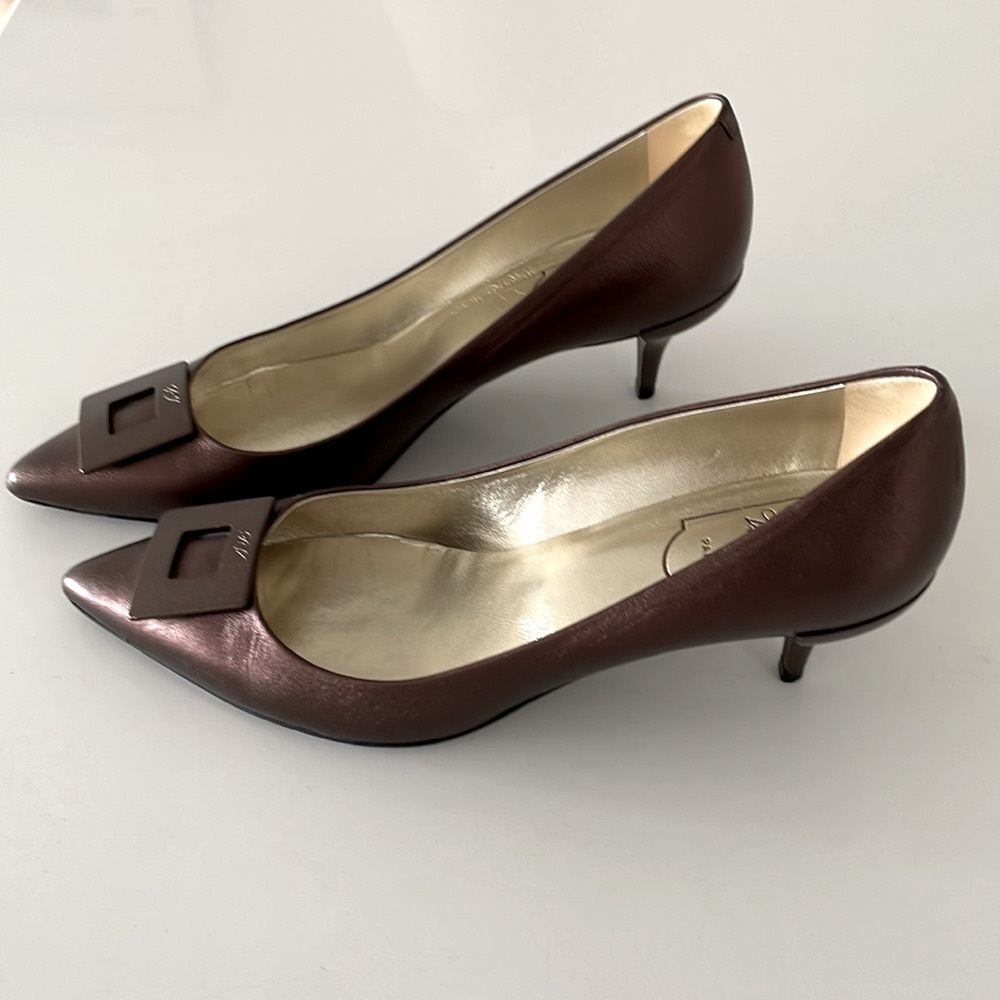 Roger Vivier Metallic Leather Kitten Heels